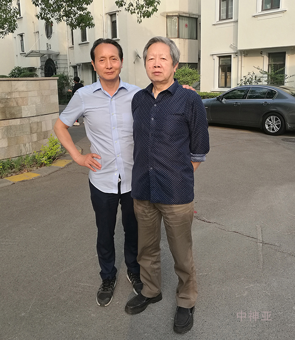 與唐世儲合影1.jpg 與唐世儲合影1.jpg